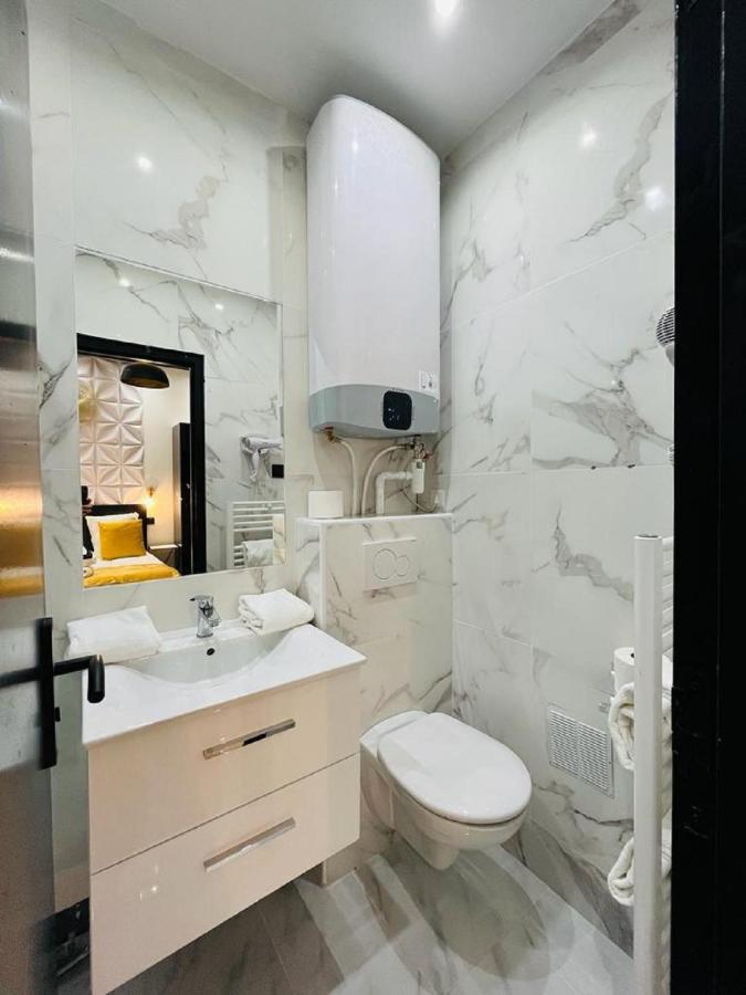 160 - Urban Fashion Week Paris Vuitton Apartment Exterior photo