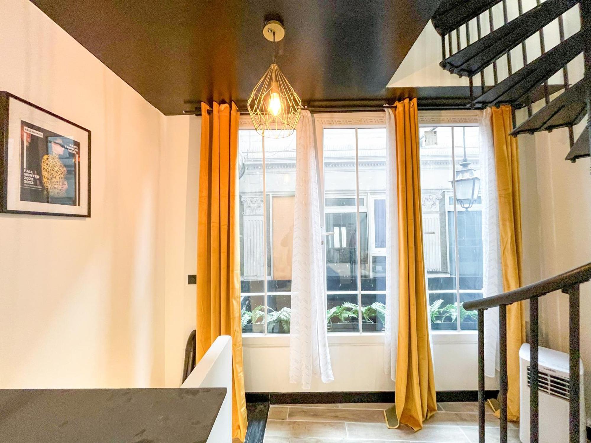 160 - Urban Fashion Week Paris Vuitton Apartment Exterior photo
